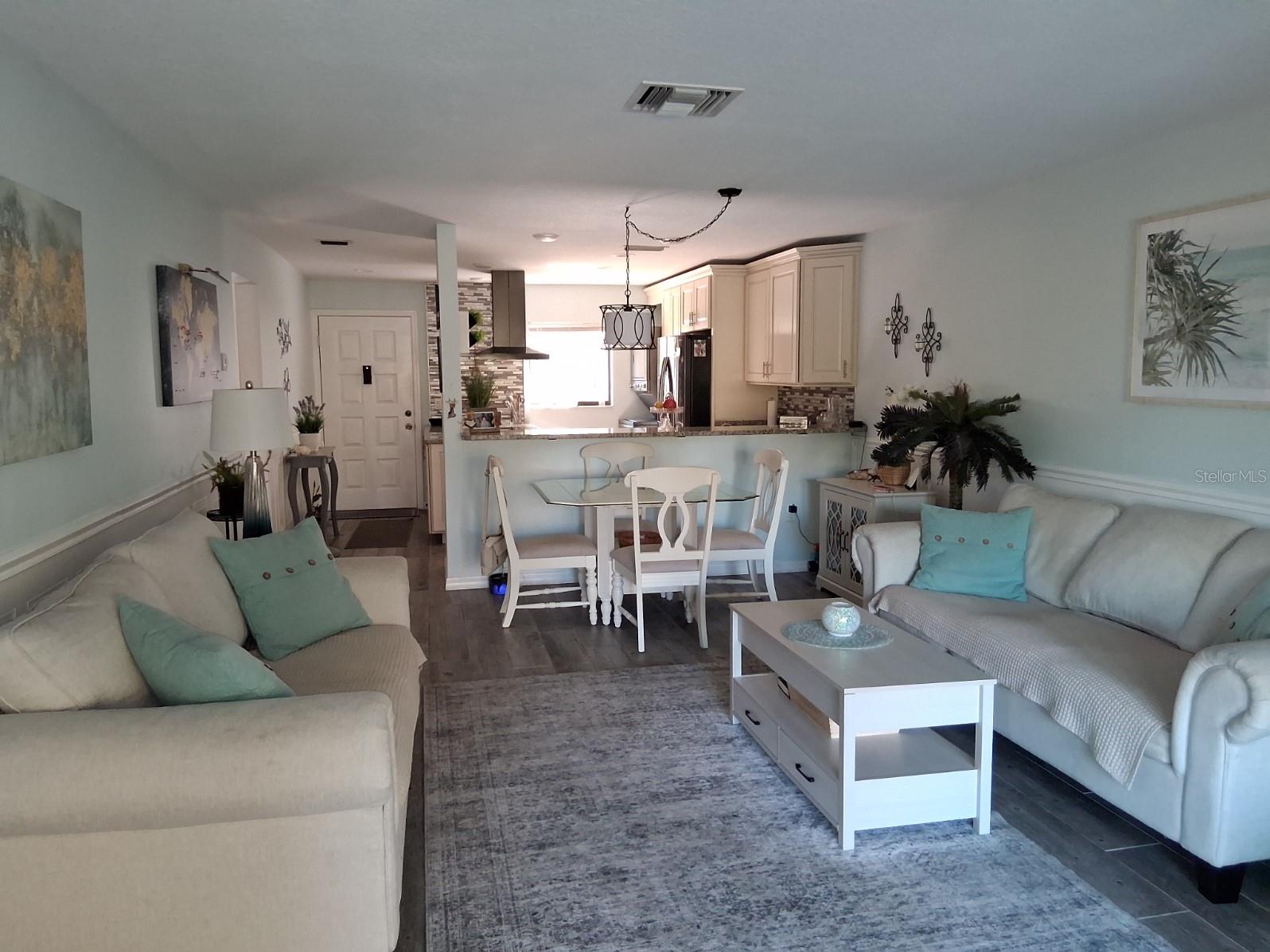 COUNTRY OAKS CONDO 01 - Residential Lease