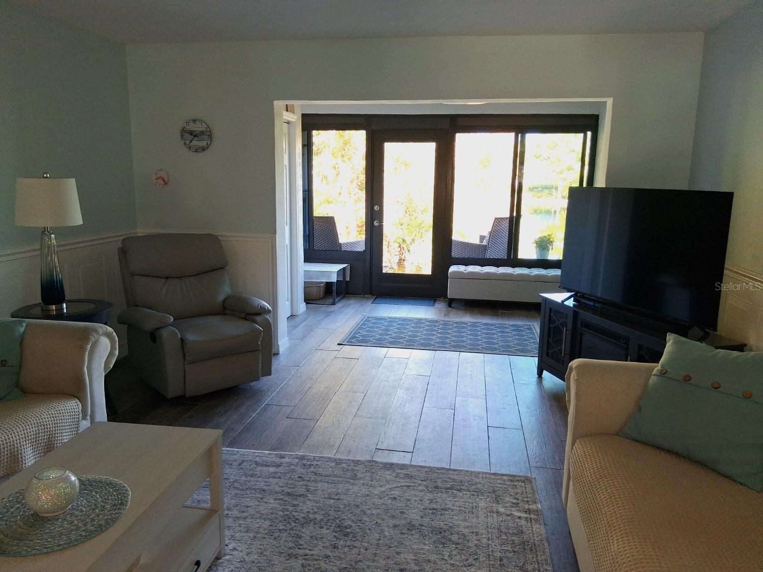 COUNTRY OAKS CONDO 01 - Residential Lease