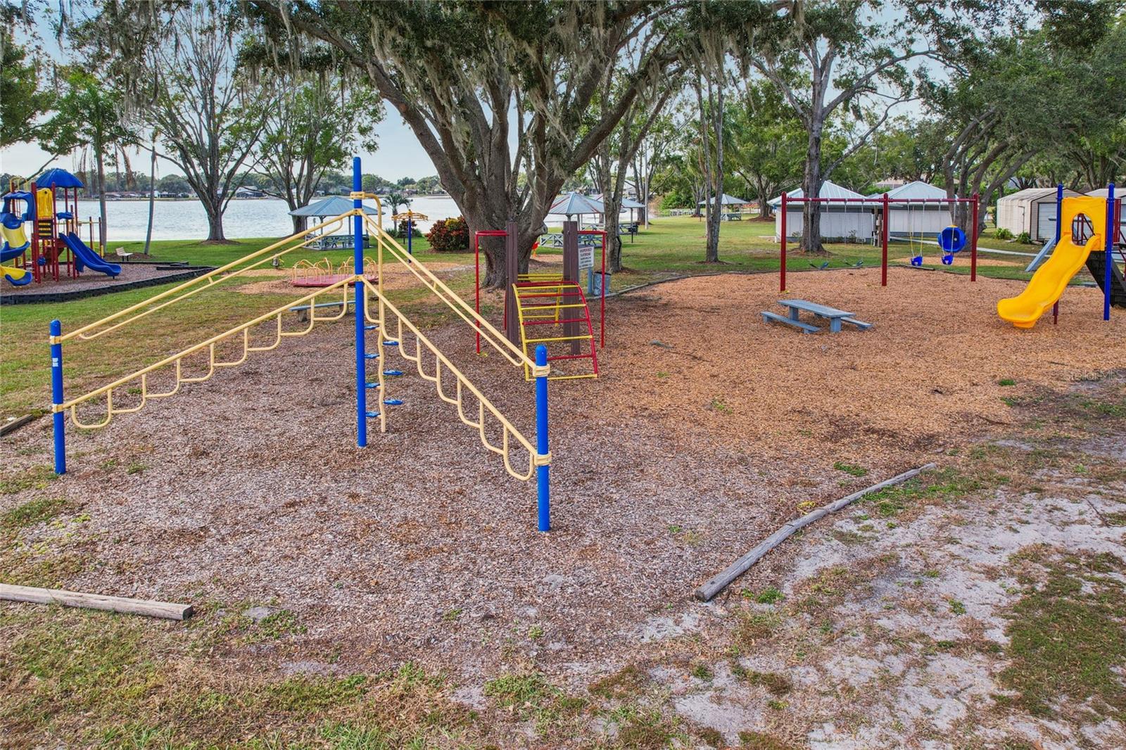 LAKE PADGETT ESTATES / TENNIS CLUB ESTATES UNREC/ - Residential