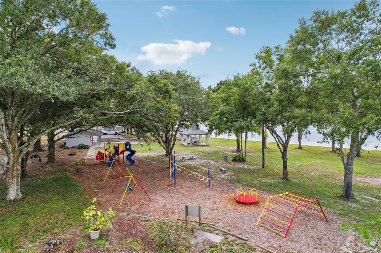 LAKE PADGETT ESTATES / TENNIS CLUB ESTATES UNREC/ - Residential