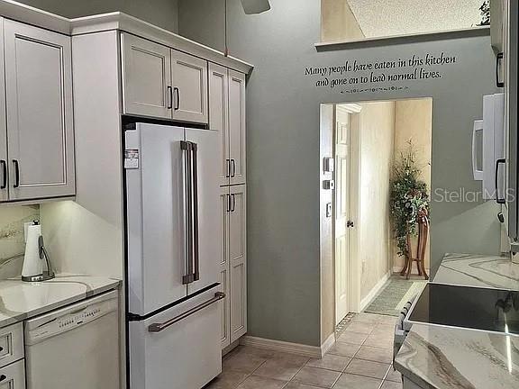 CRYSTAL LAKES - Residential