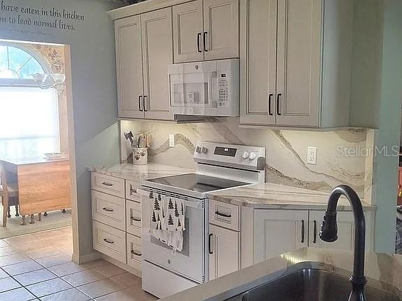 CRYSTAL LAKES - Residential