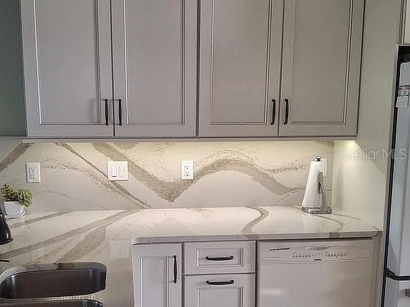 CRYSTAL LAKES - Residential