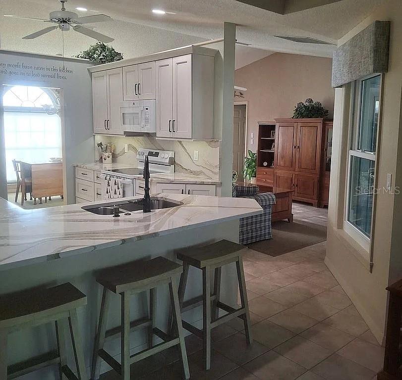 CRYSTAL LAKES - Residential