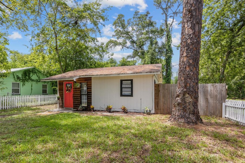 Photo of 202 NW 20th Avenue, Gainesville, FL 32609 (MLS # GC533071)