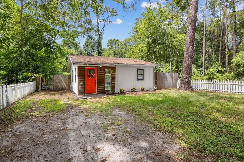 Photo of 202 NW 20th Avenue, Gainesville, FL 32609 (MLS # GC533071)