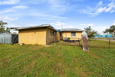 A home in PALMETTO