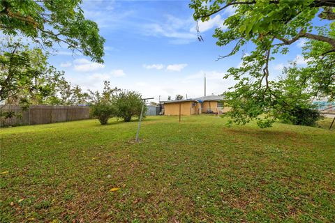 A home in PALMETTO