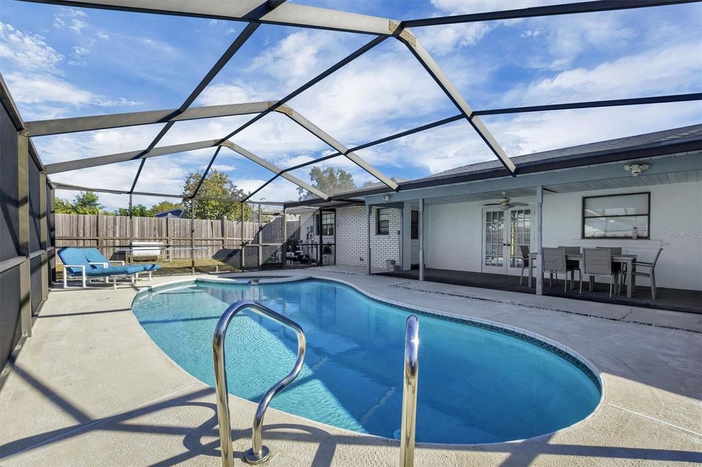 Photo of 295 S Glen Avenue, Lake Alfred, FL 33850 (MLS # P4937692)