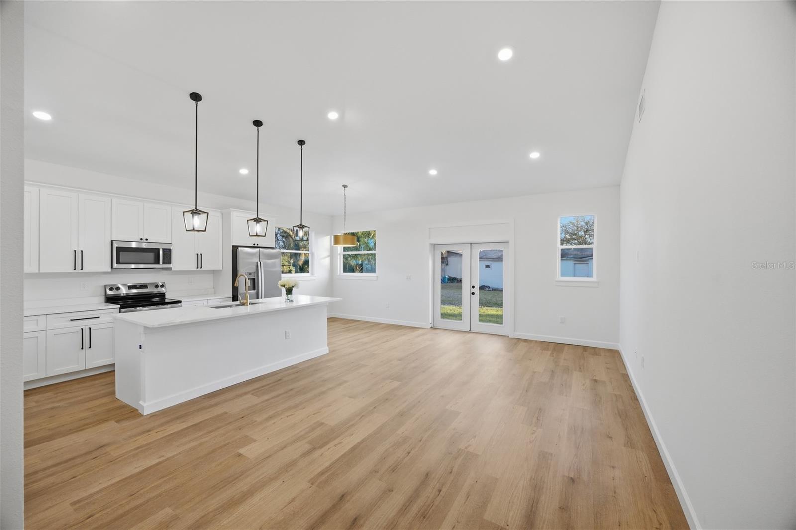 LINCOLN PARK EAST - Residential