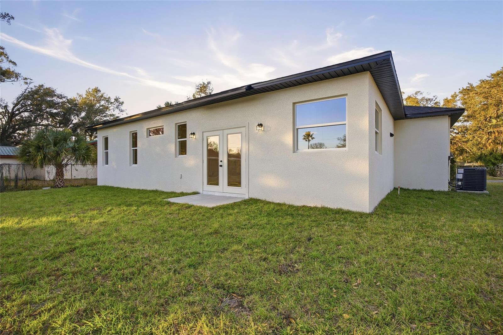 LINCOLN PARK EAST - Residential