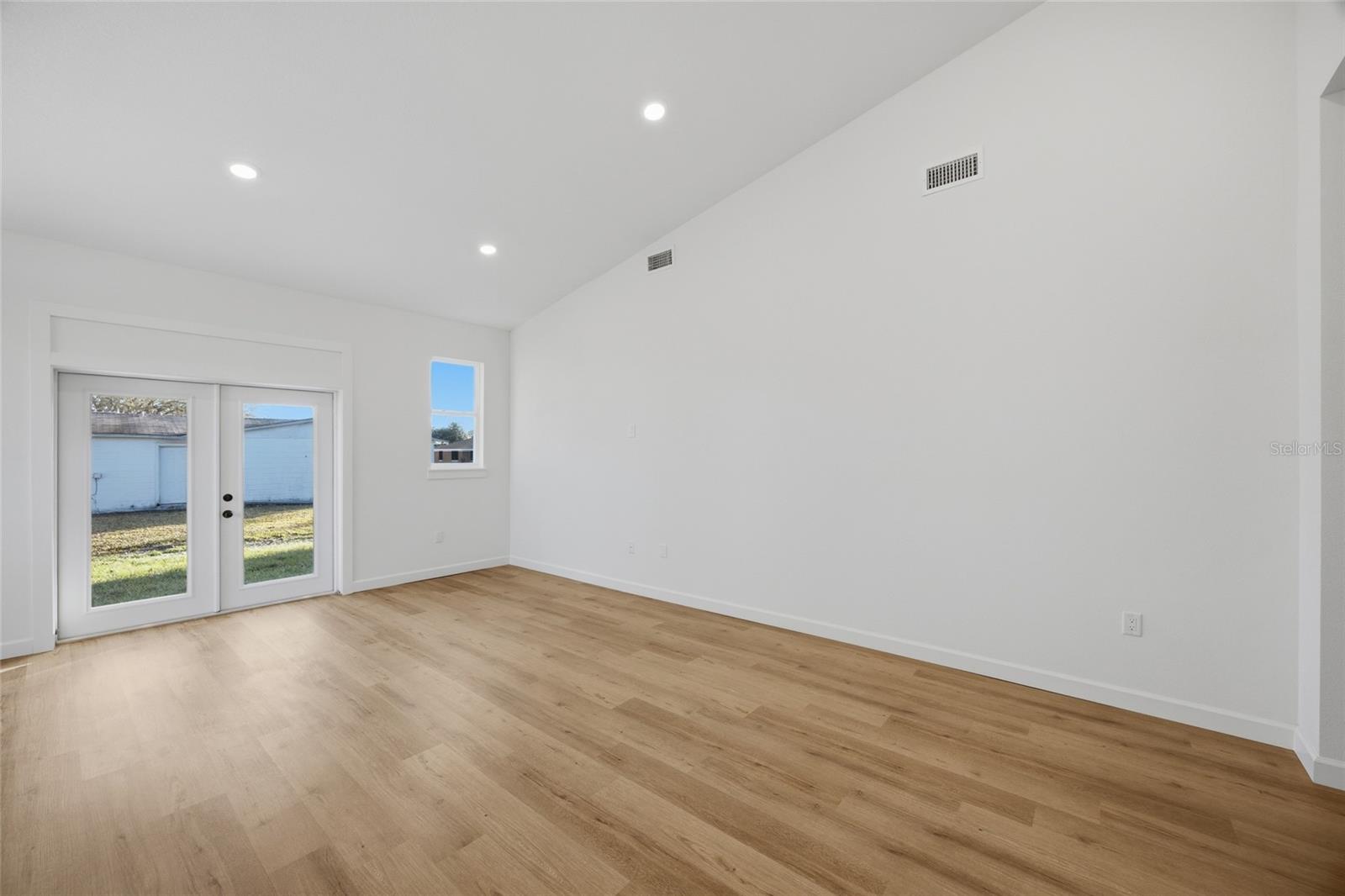 LINCOLN PARK EAST - Residential