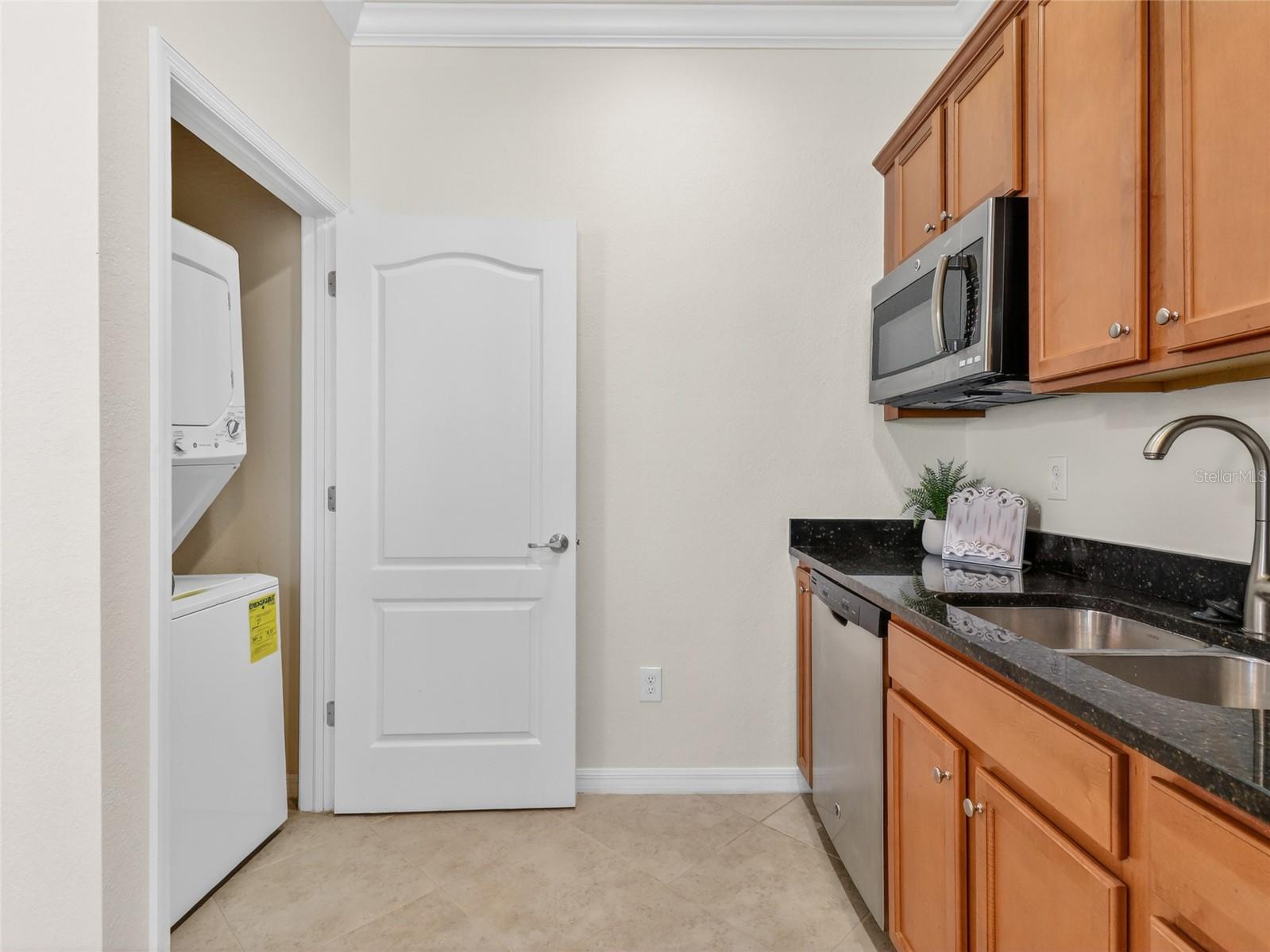 PROMENADE WEST - Residential