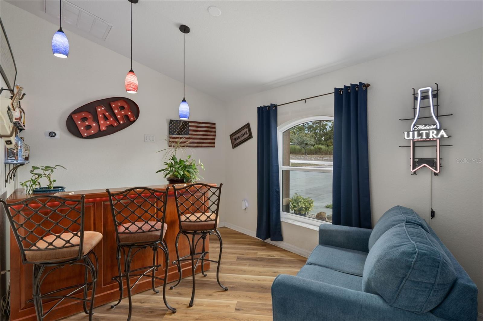 ROYAL HIGHLANDS - Residential