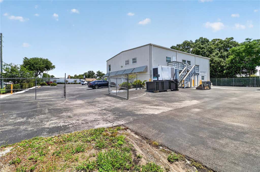 Photo of 513 Ariana Avenue, Auburndale, FL 33823 (MLS # S5152357)