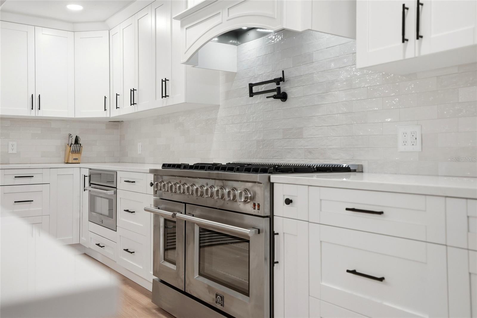 BAYOU HEIGHTS HANLONS - Residential