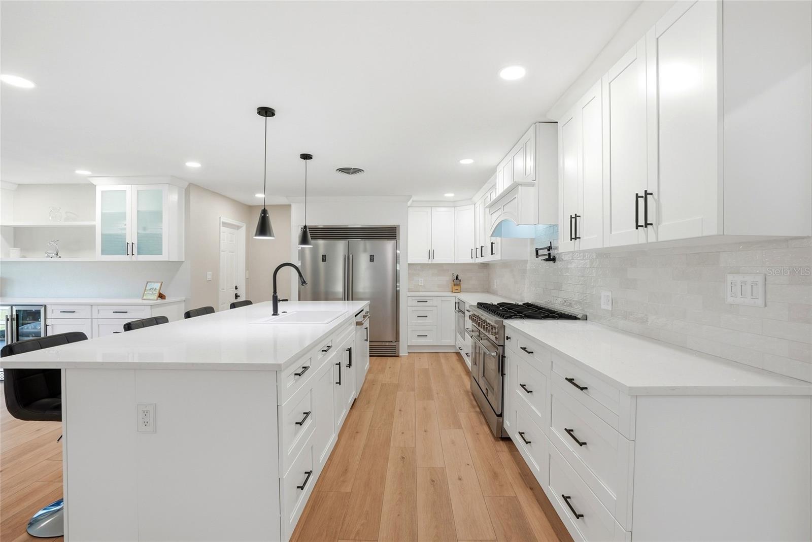 BAYOU HEIGHTS HANLONS - Residential