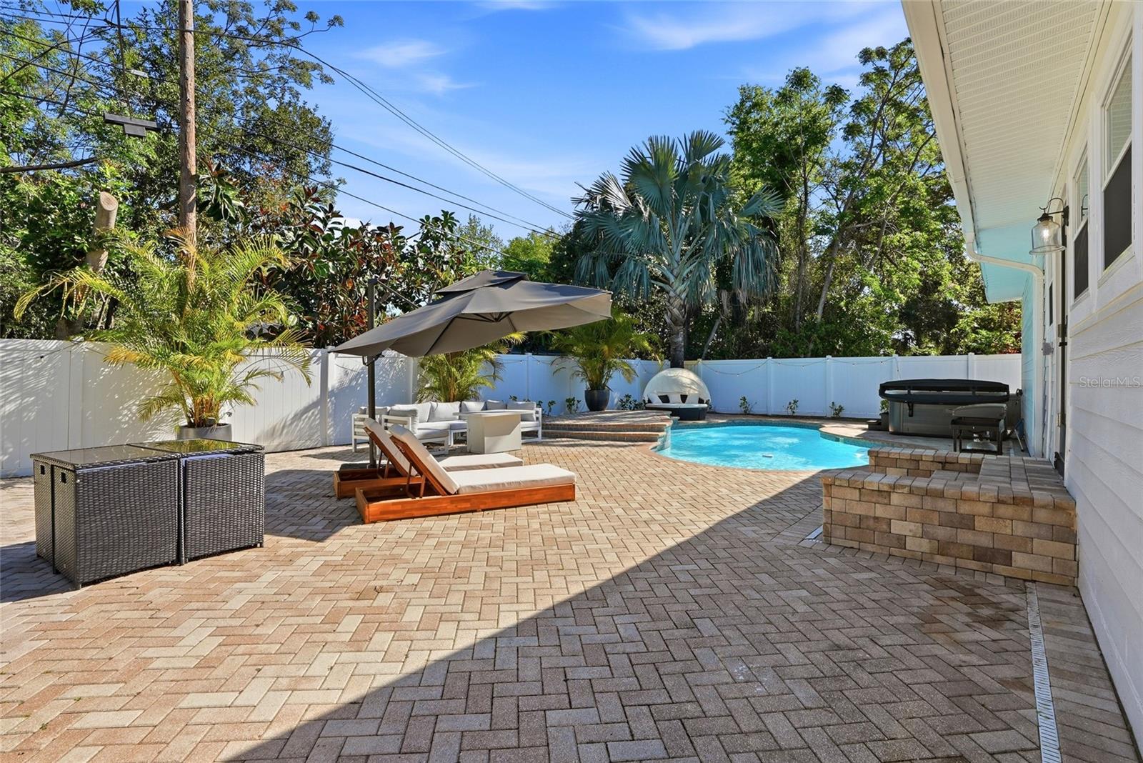 BAYOU HEIGHTS HANLONS - Residential