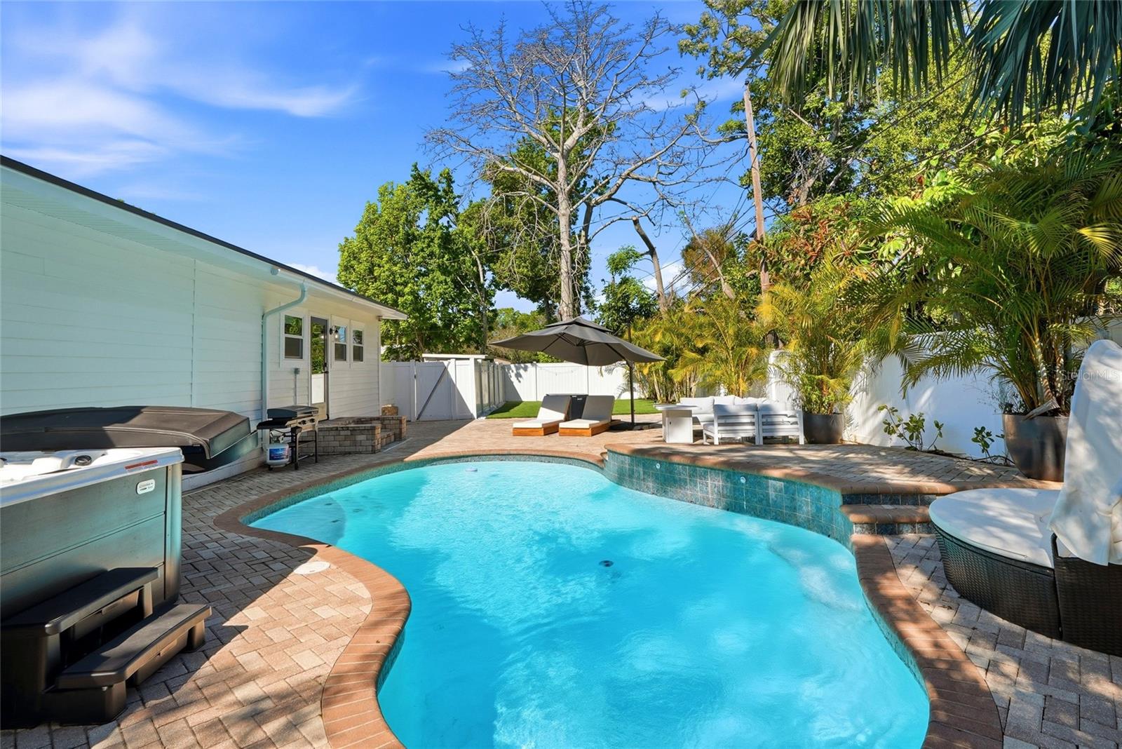 BAYOU HEIGHTS HANLONS - Residential