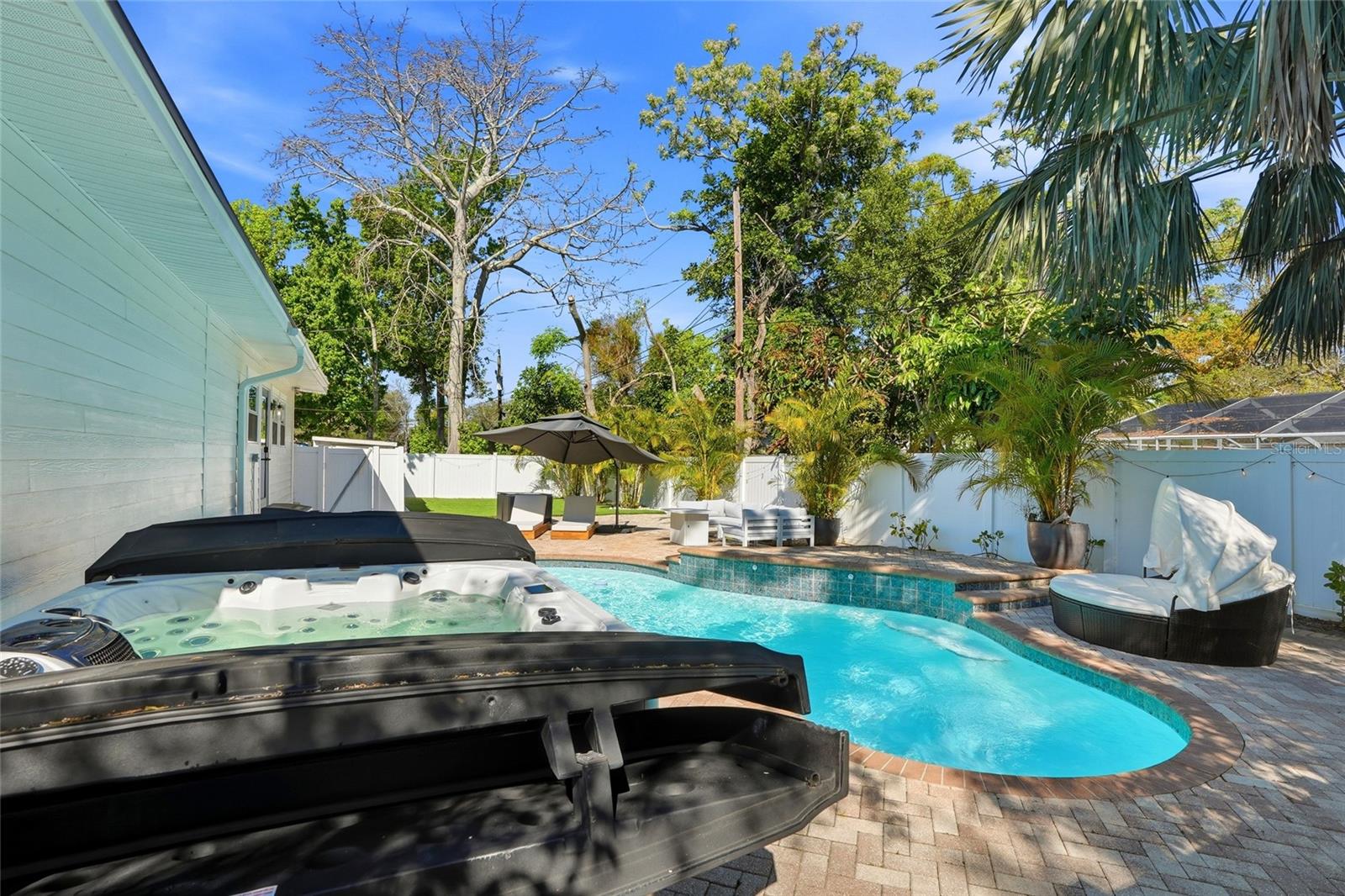 BAYOU HEIGHTS HANLONS - Residential