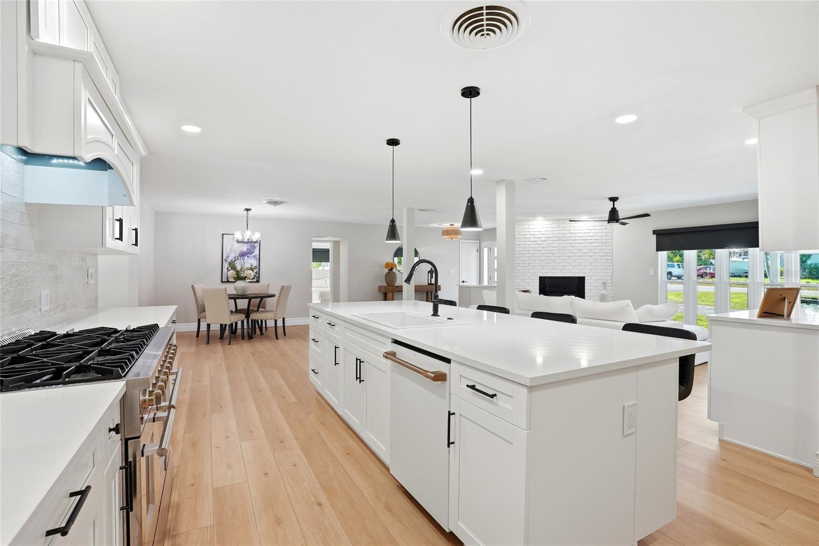 BAYOU HEIGHTS HANLONS - Residential