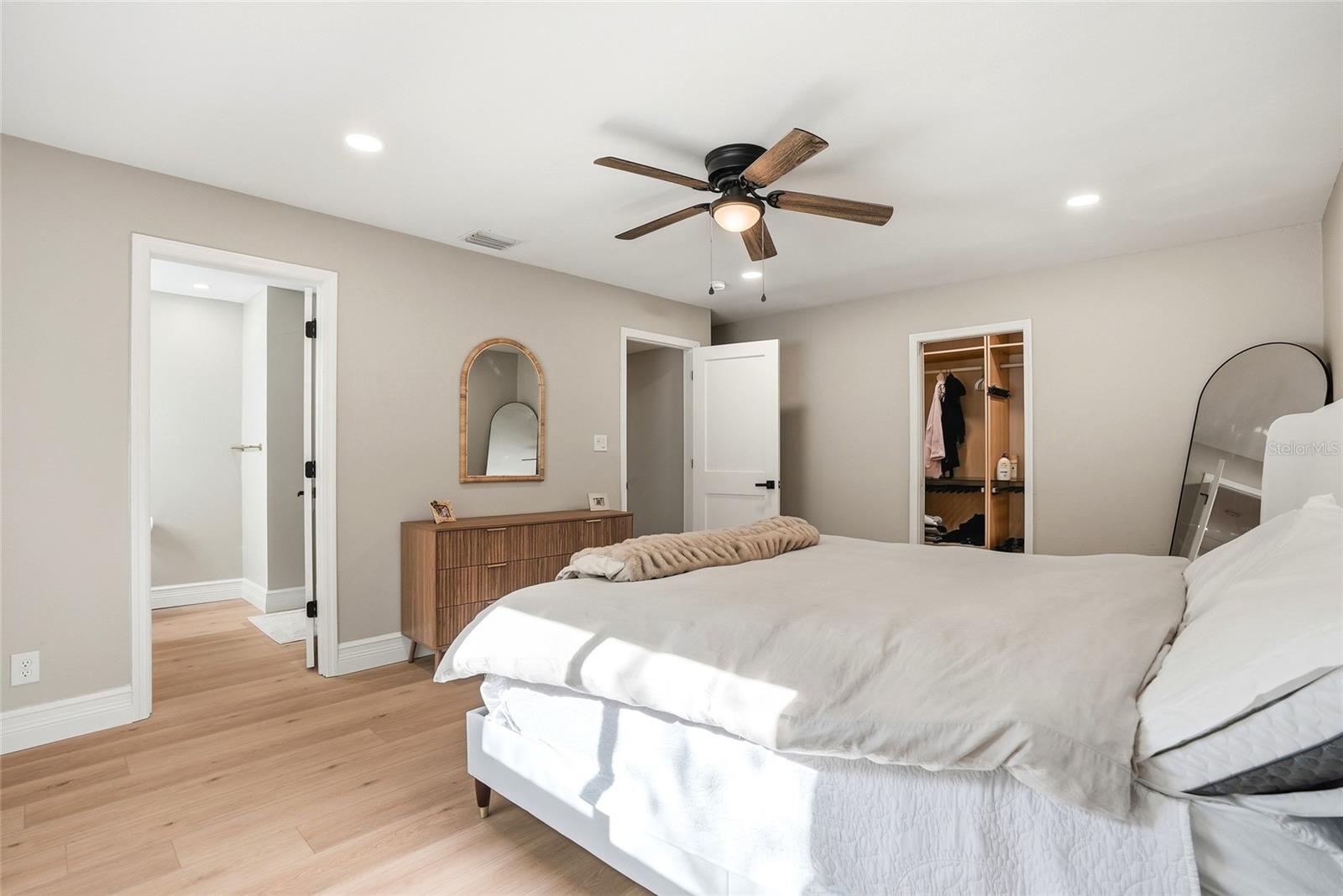 BAYOU HEIGHTS HANLONS - Residential