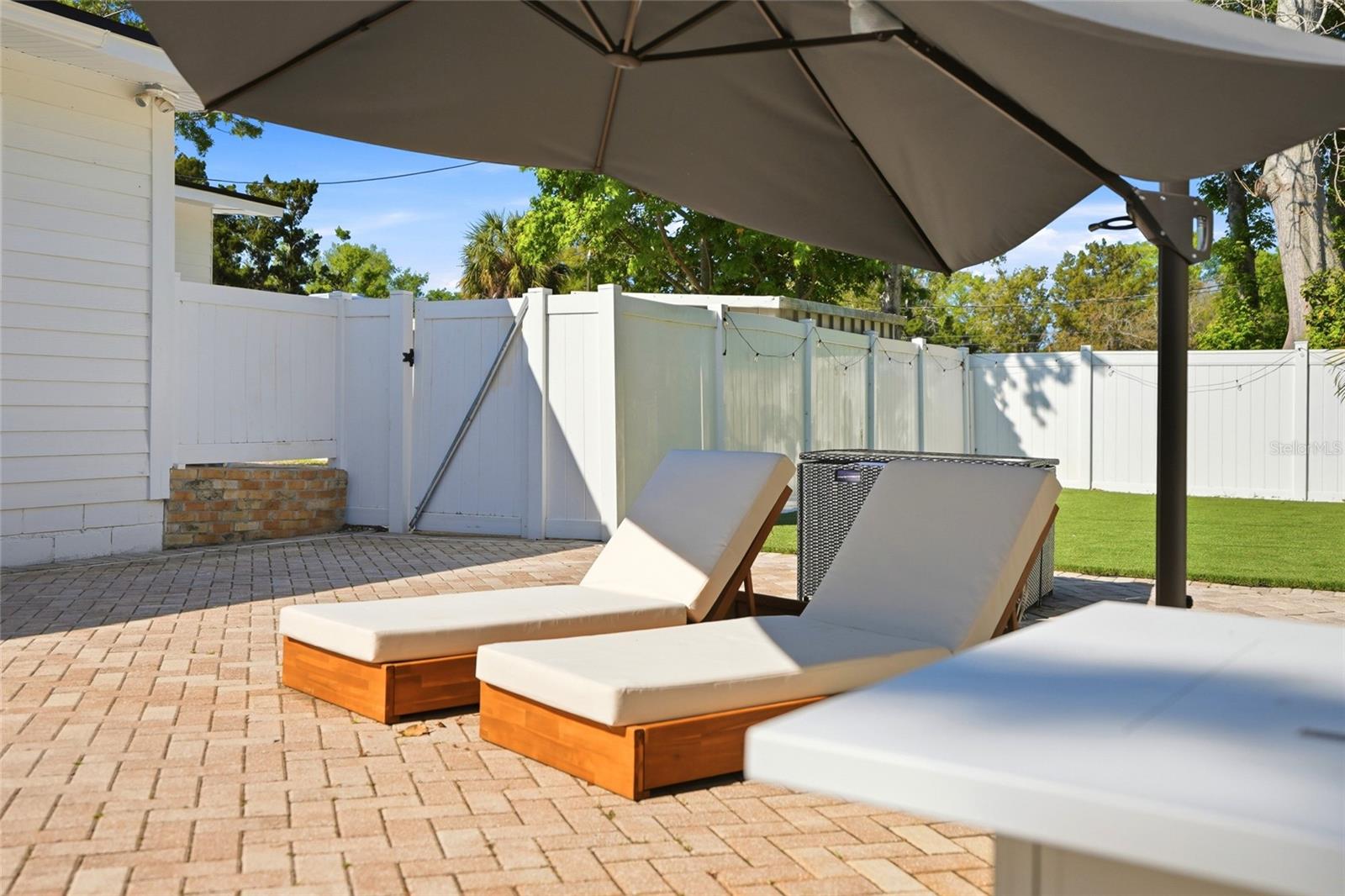 BAYOU HEIGHTS HANLONS - Residential