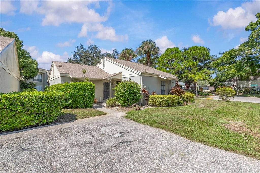 Photo of 1 Windrush Bay Drive, Tarpon Springs, FL 34689 (MLS # TB8551335)