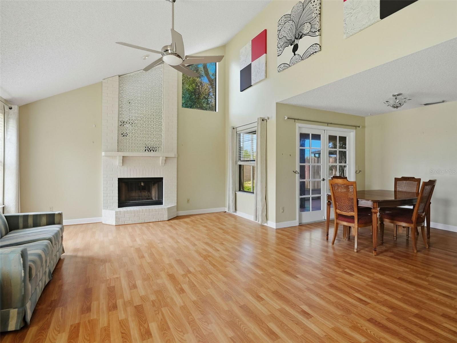2184 SPRINGRAIN DRIVE
