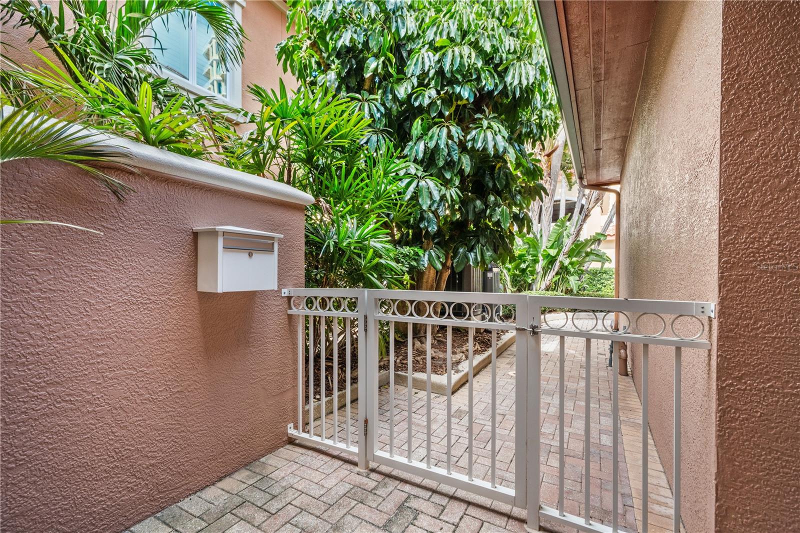 VINOY PLACE CONDO - Residential Lease