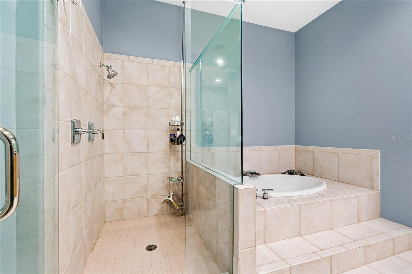 VINOY PLACE CONDO - Residential Lease