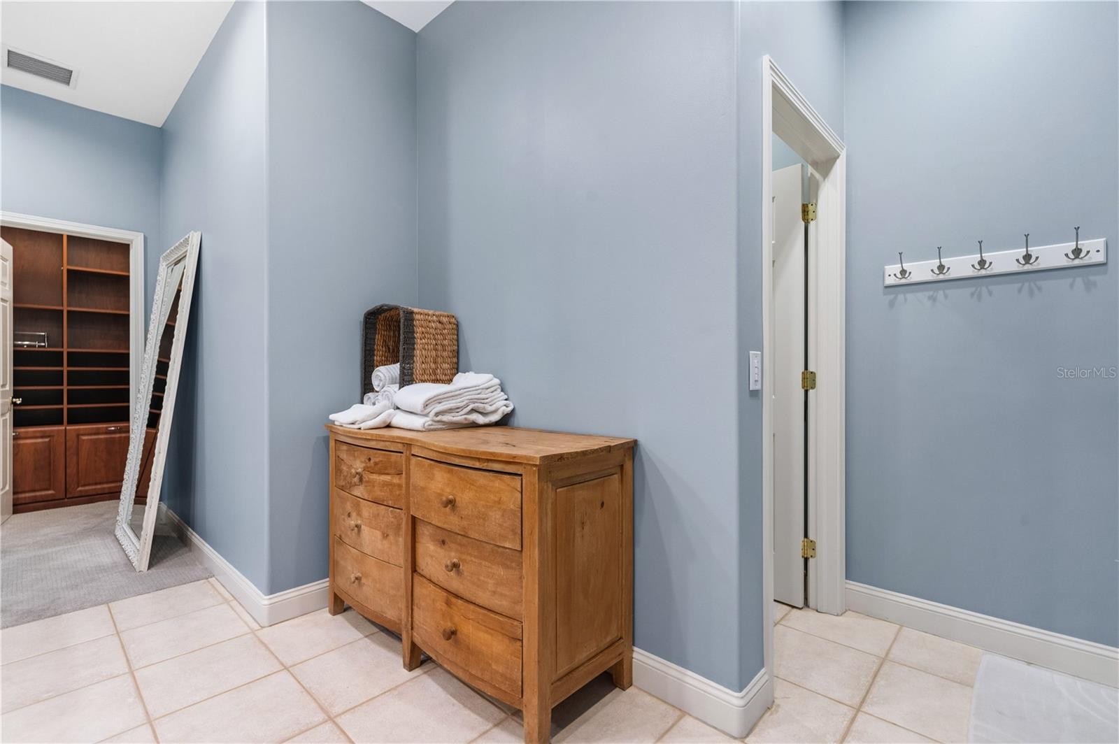 VINOY PLACE CONDO - Residential Lease