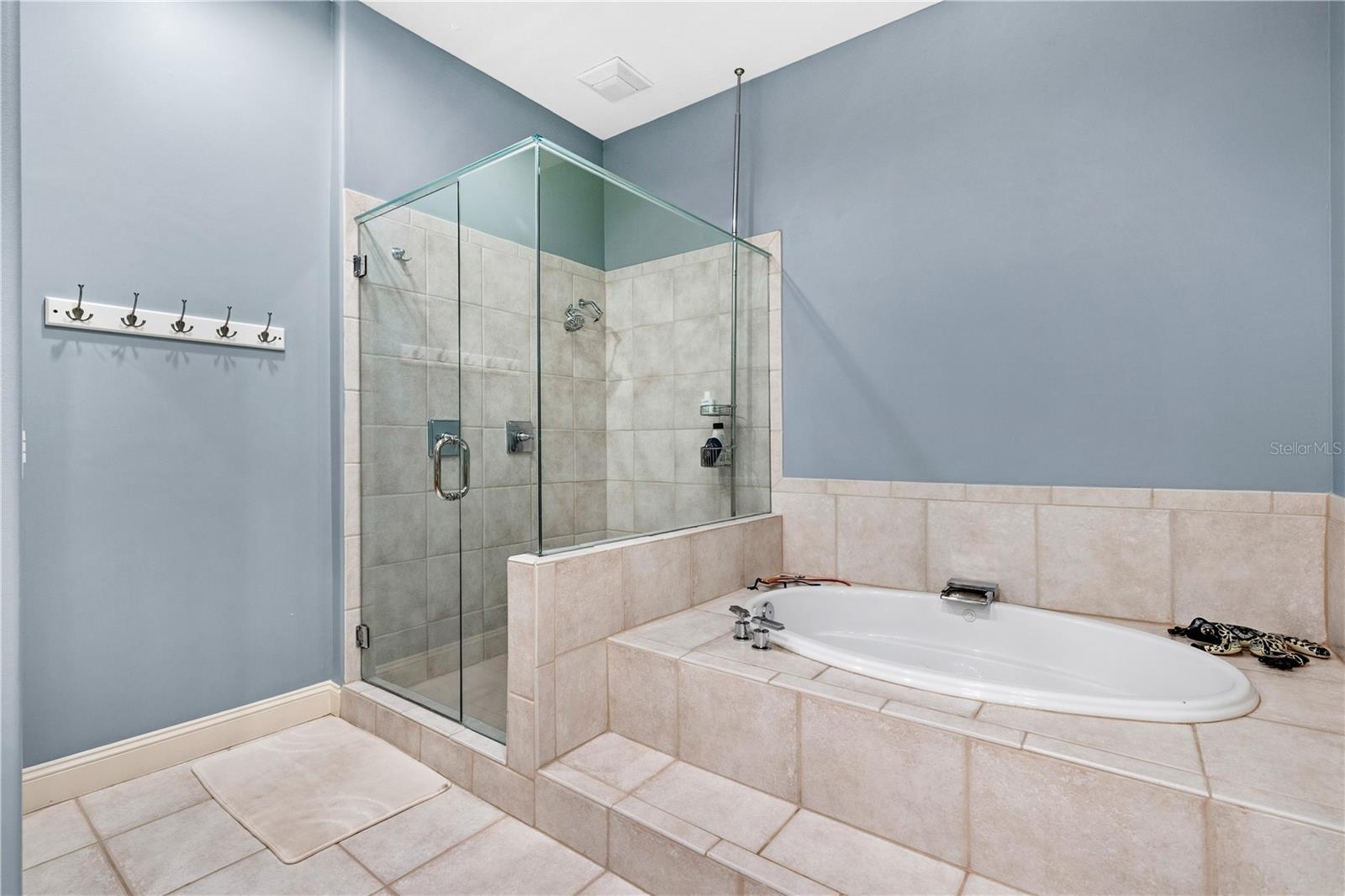 VINOY PLACE CONDO - Residential Lease