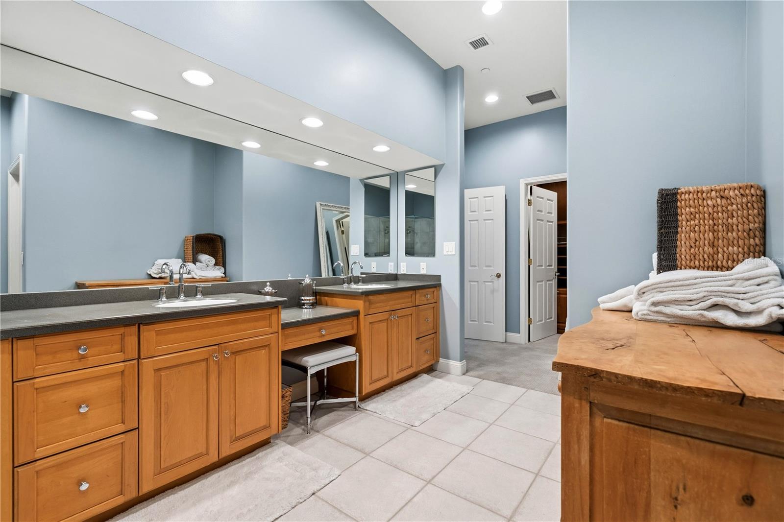 VINOY PLACE CONDO - Residential Lease