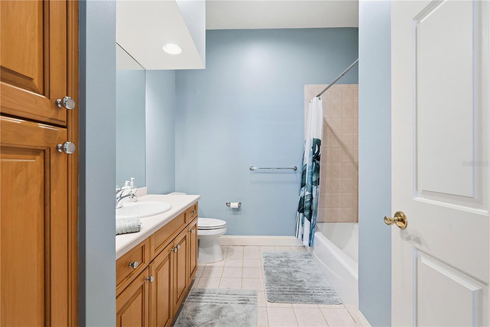 VINOY PLACE CONDO - Residential Lease