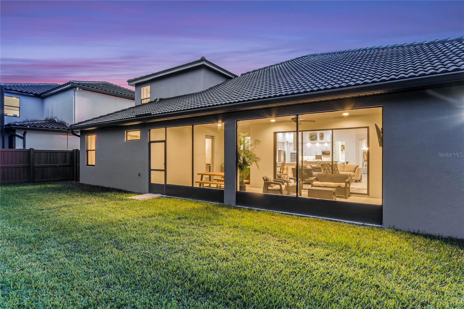 MARKHAM SQUARE - Residential