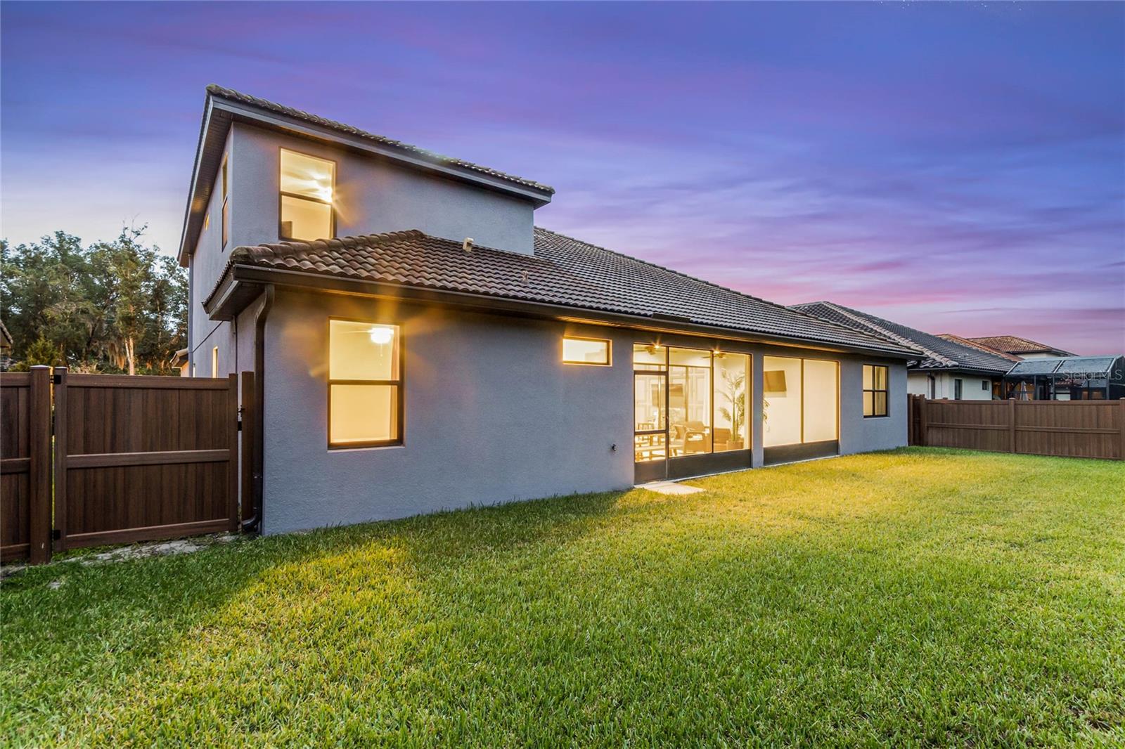 MARKHAM SQUARE - Residential