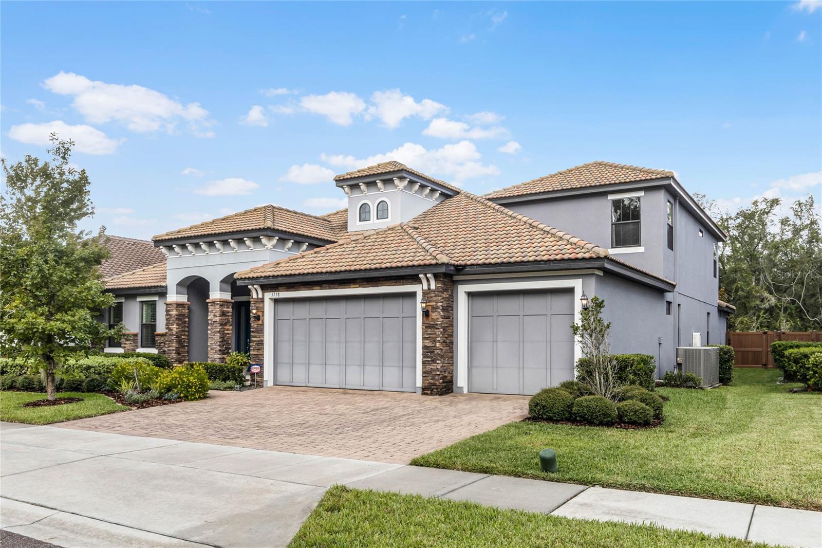 MARKHAM SQUARE - Residential