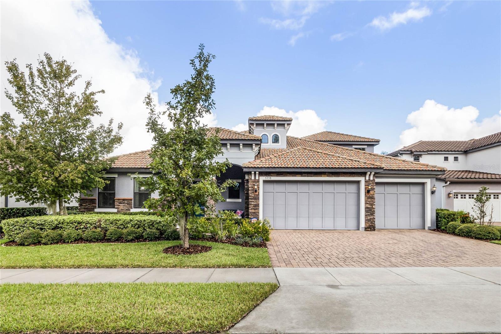 MARKHAM SQUARE - Residential