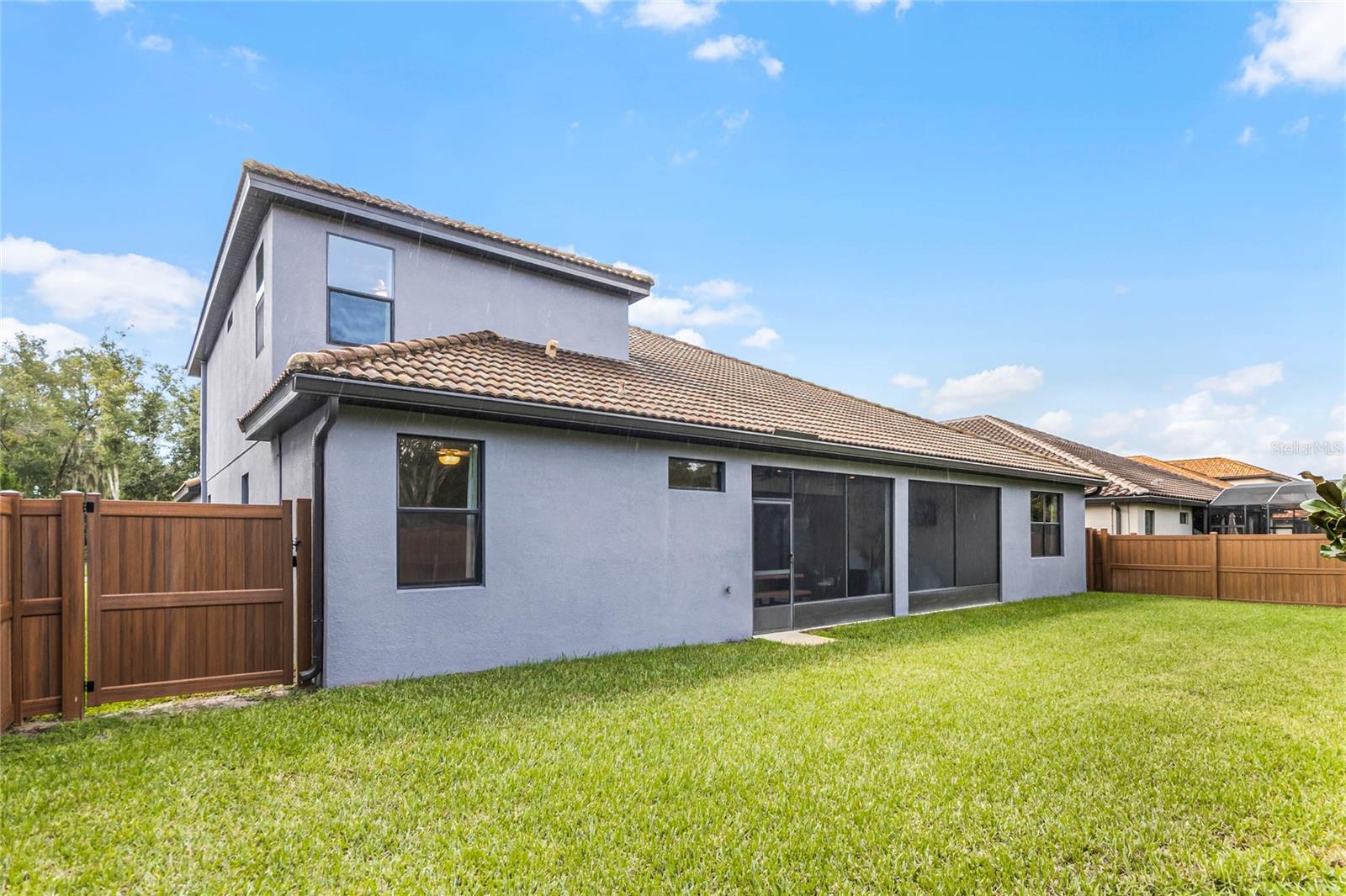 MARKHAM SQUARE - Residential