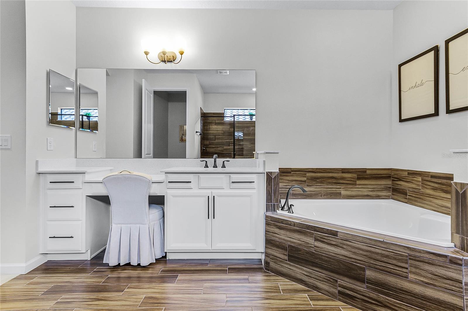 MARKHAM SQUARE - Residential