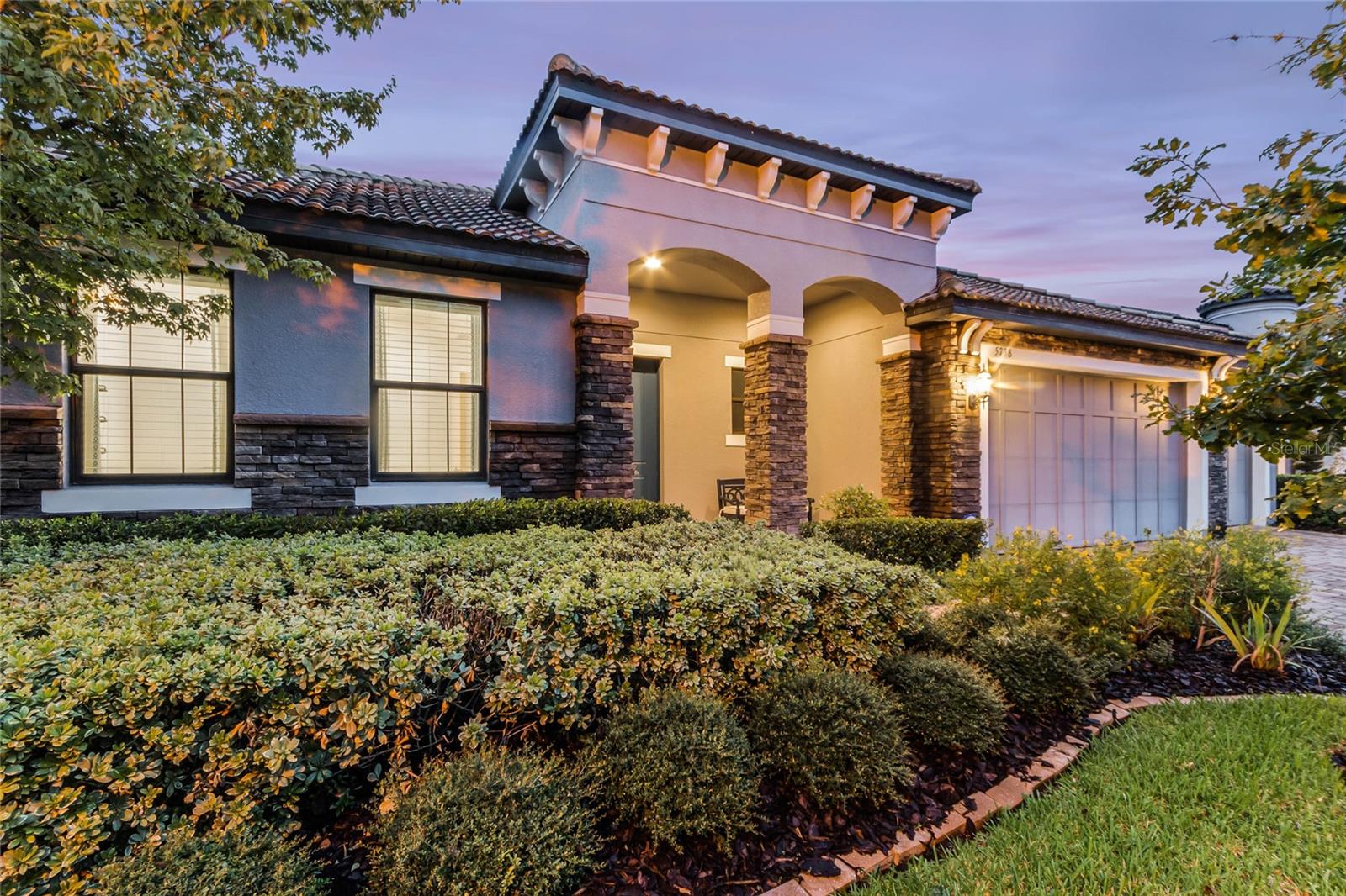 MARKHAM SQUARE - Residential