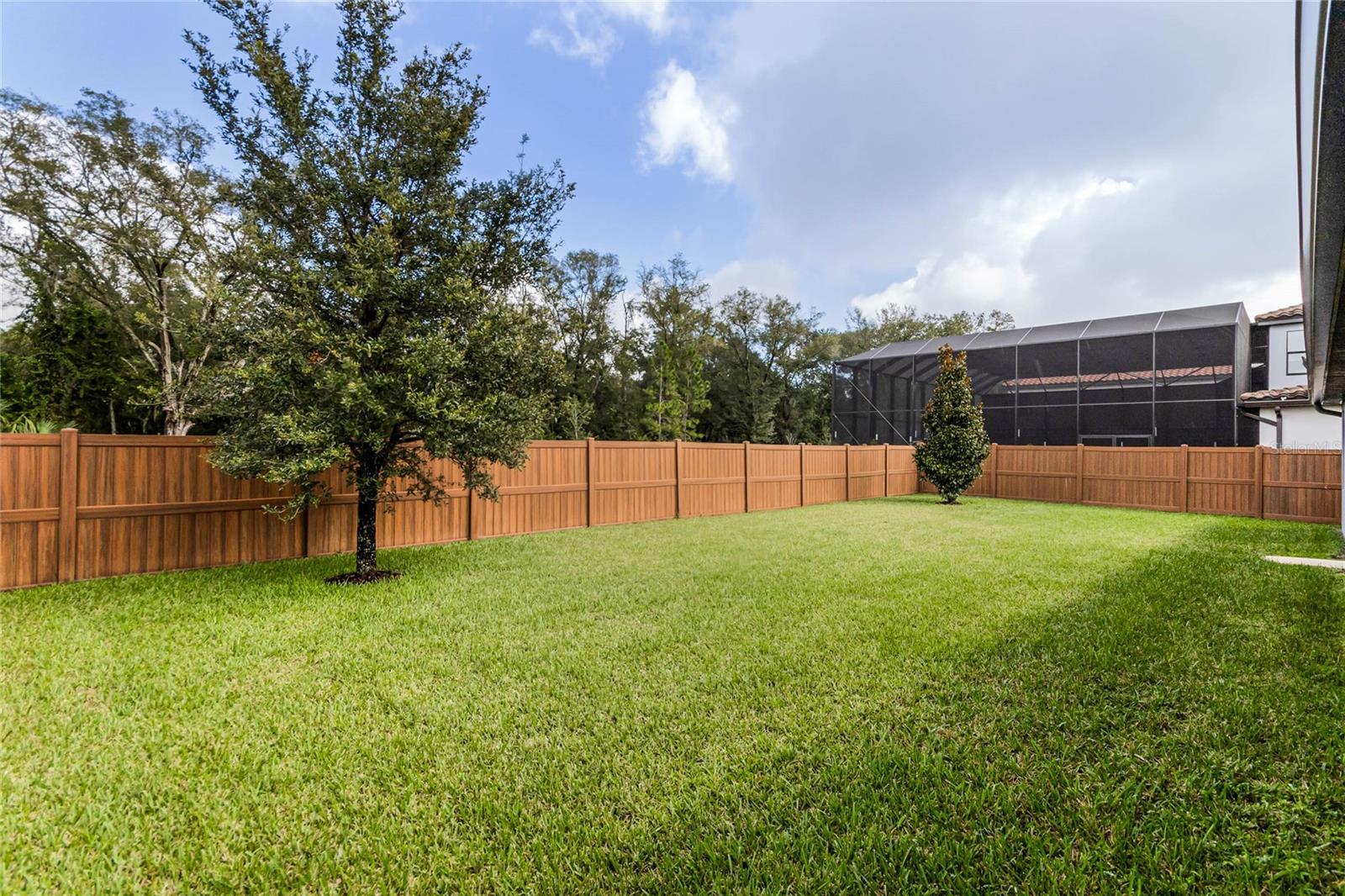 MARKHAM SQUARE - Residential