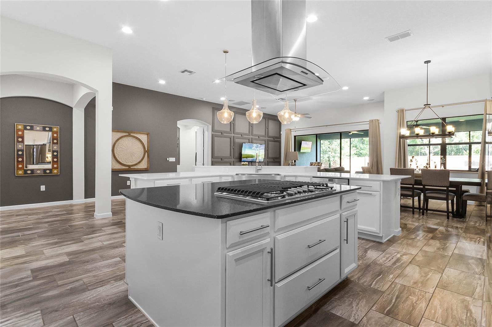 MARKHAM SQUARE - Residential