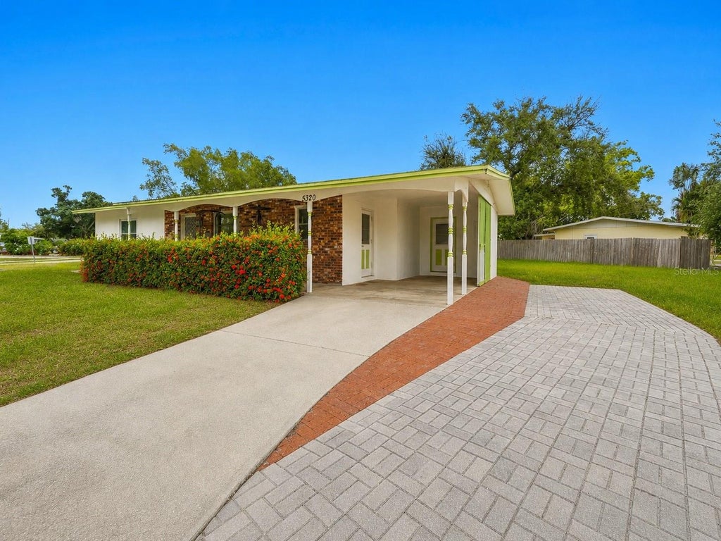 Photo of 5320 41st Avenue W, Bradenton, FL 34209 (MLS # A4696224)
