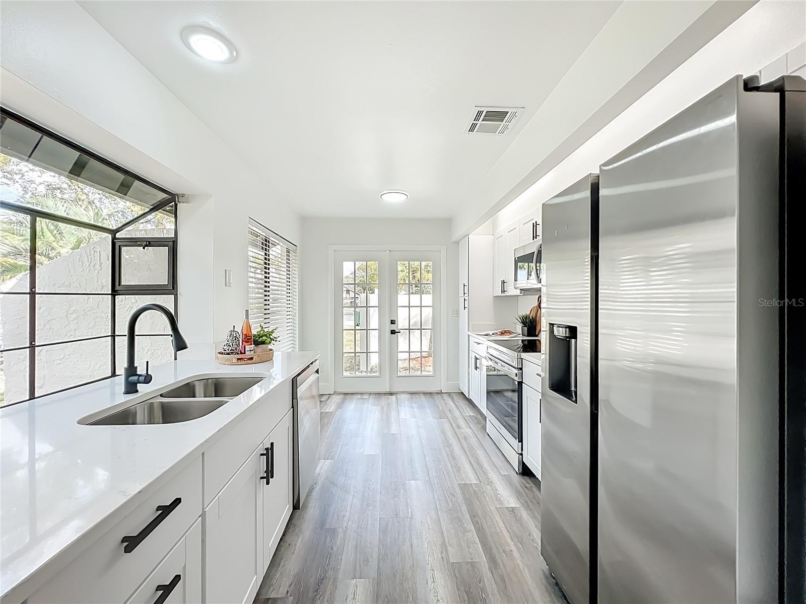 LANDINGS THE - Residential