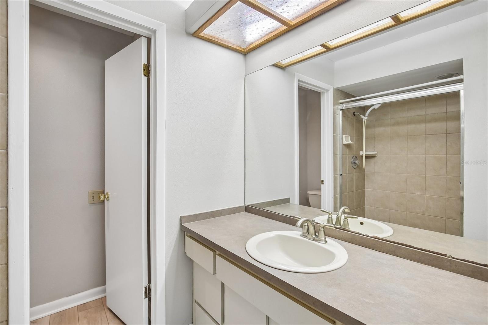 OAK PARK TWNHMS - Residential