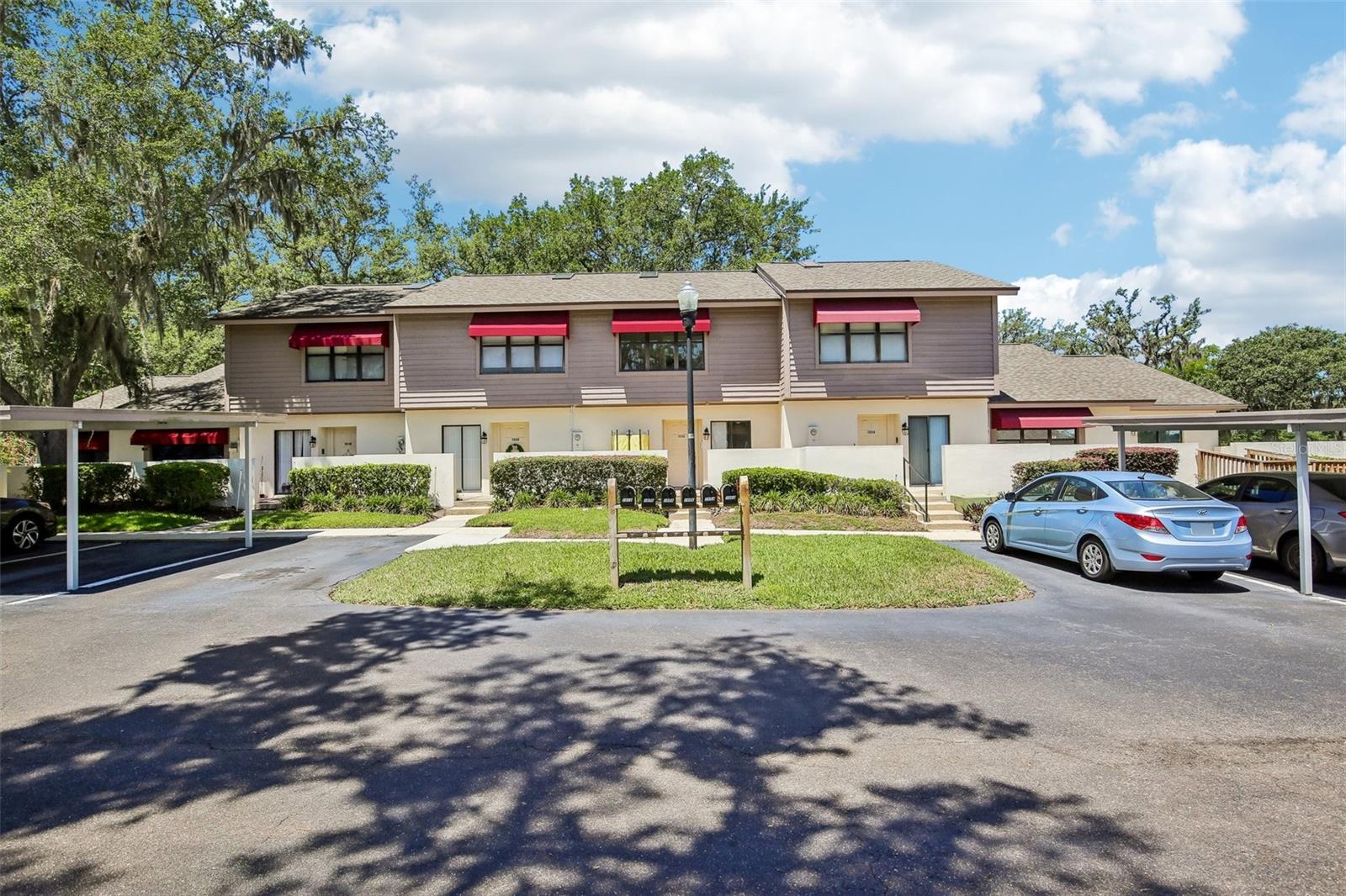 OAK PARK TWNHMS - Residential