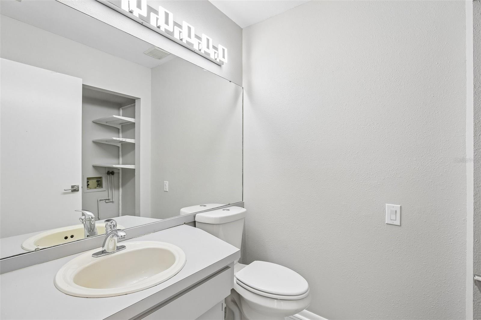 OAK PARK TWNHMS - Residential