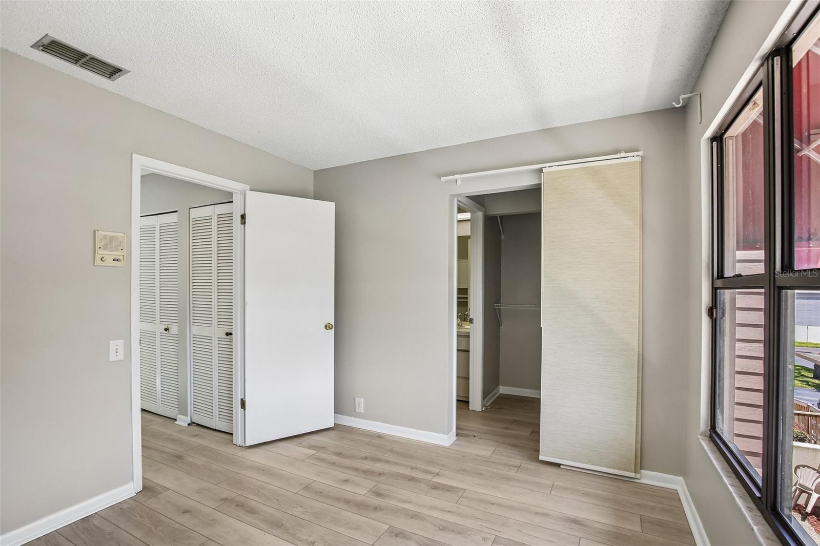 OAK PARK TWNHMS - Residential